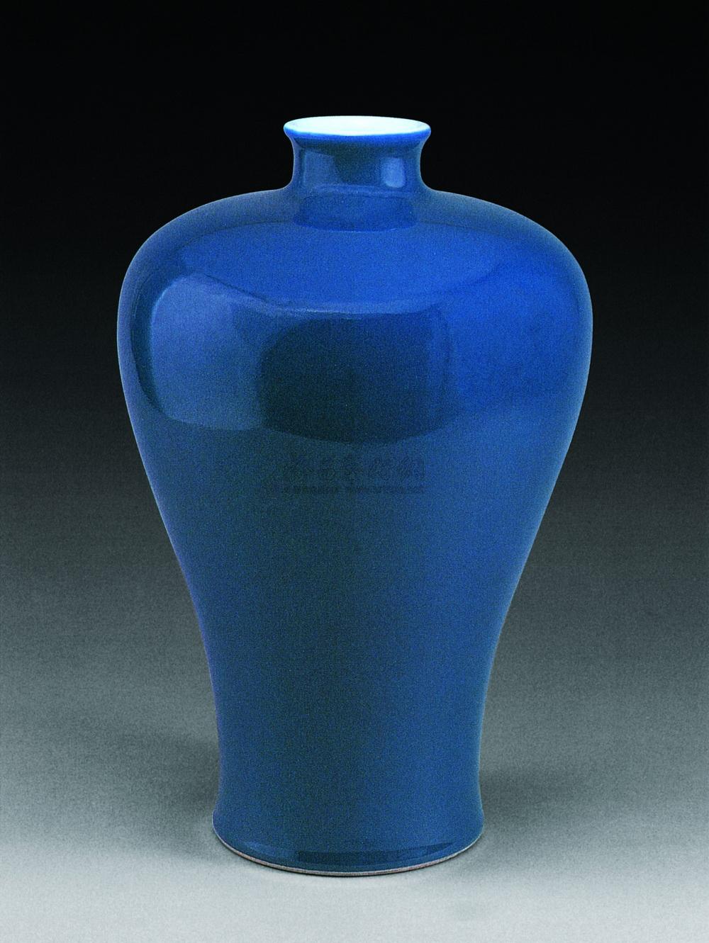 清乾隆 霁蓝釉梅瓶