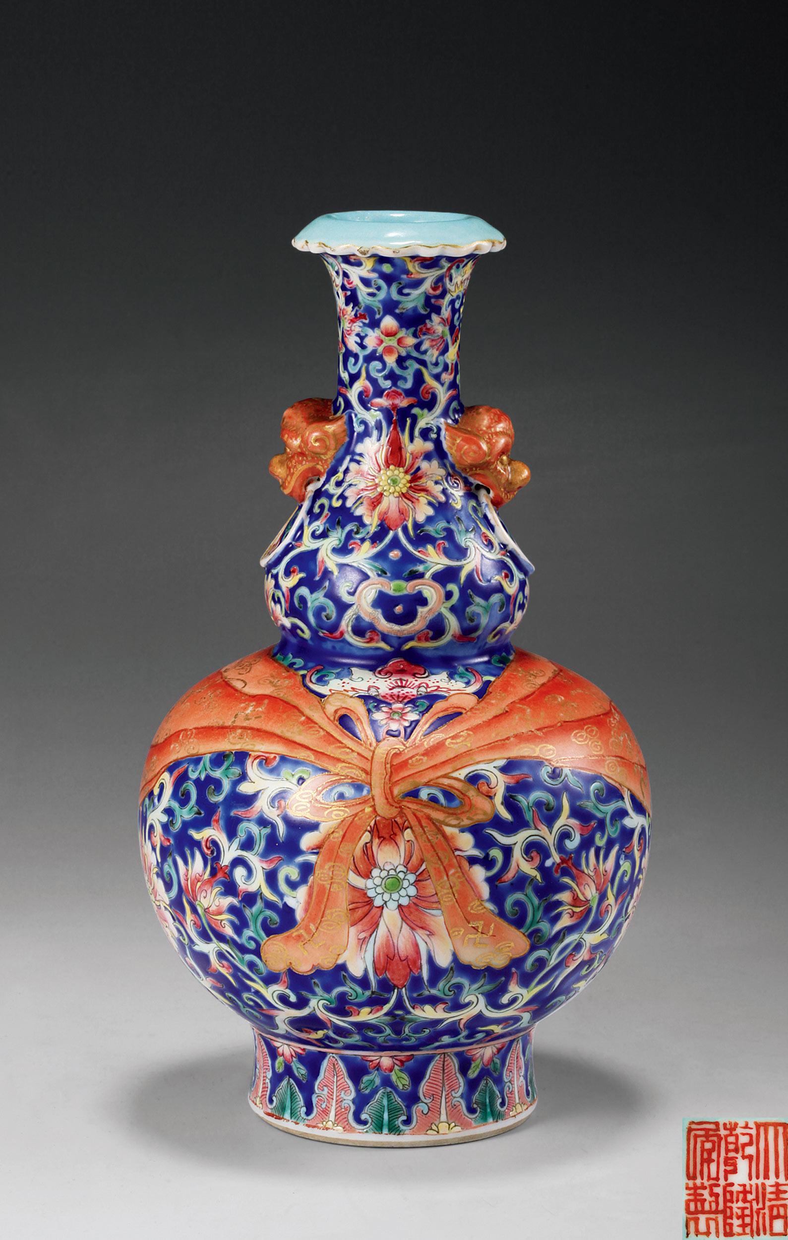 蓝地粉彩花卉包袱葫芦瓶】拍卖品_图片_价格_鉴赏_清代粉彩瓷器_雅昌