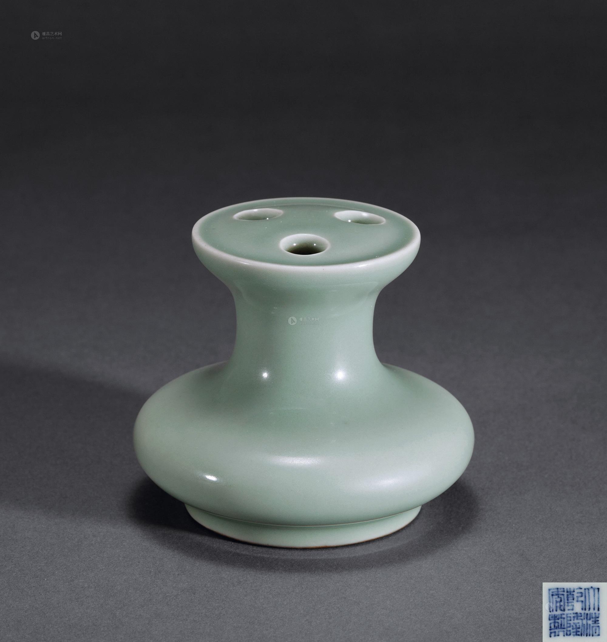 【清乾隆 豆青釉三孔花插】拍卖品_图片_价格_鉴赏_清代单色釉瓷器