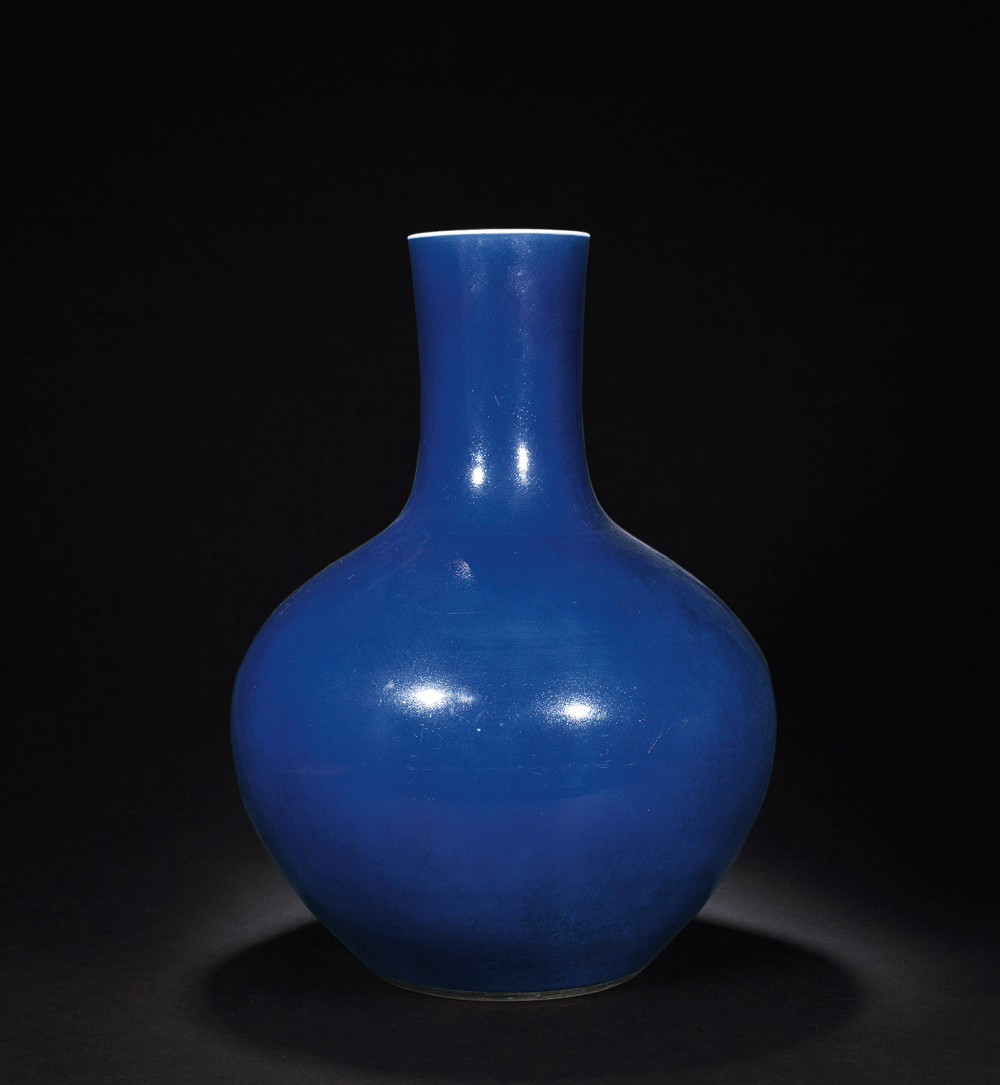 宝石蓝釉大天球瓶拍品分类陶瓷