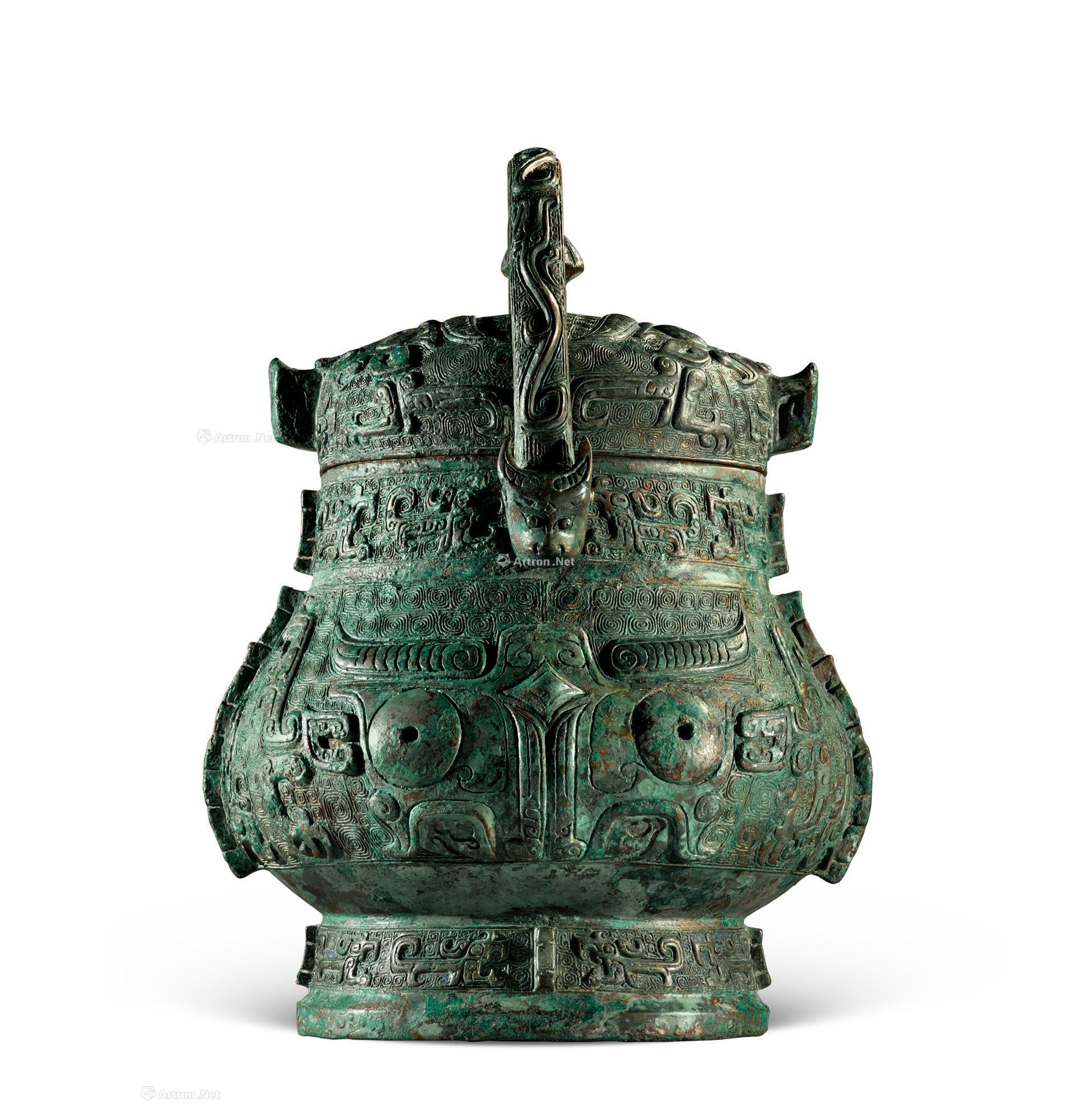卣拍品分类青铜器创作年代商代晚期尺寸长17cm;宽22cm;高30cm估价