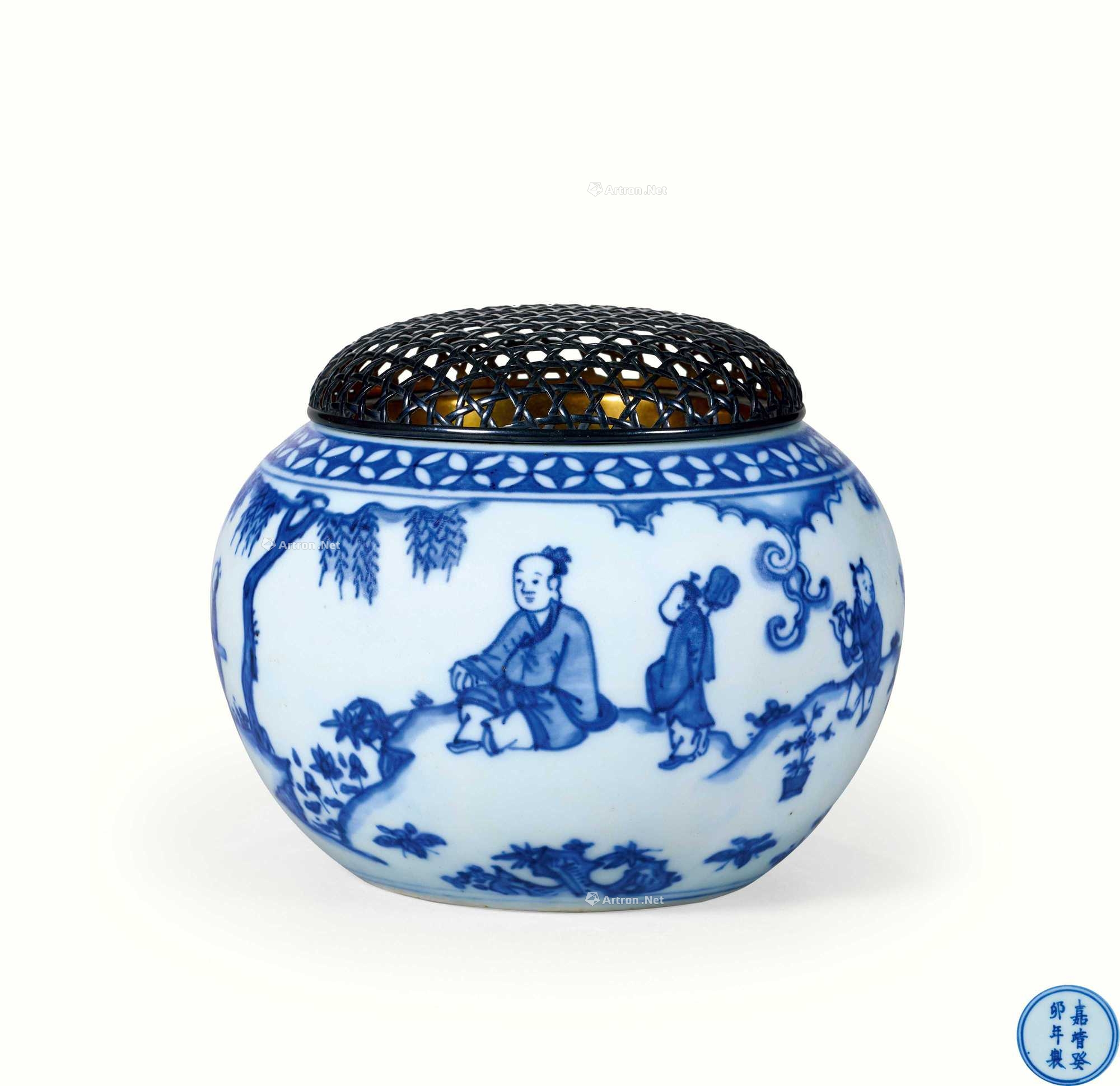 上海仲轩2025迎春拍| 清雍正-乾隆青花三多纹大梅瓶 上海仲轩2025迎春拍| 清雍正-乾隆青花三多纹大梅瓶