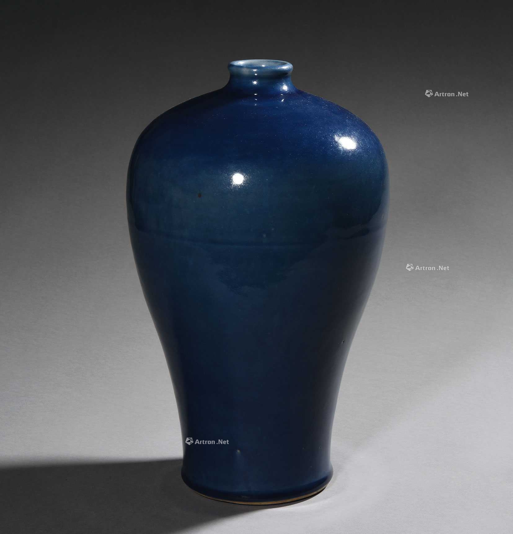 霁蓝釉梅瓶